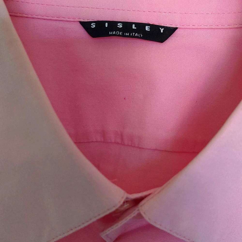 Sisley made in Italy men's button down dress shirt.